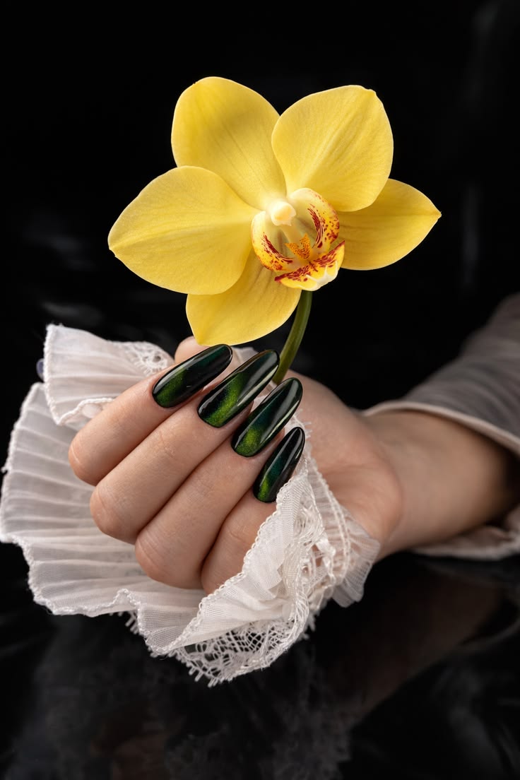Luxury nail detail